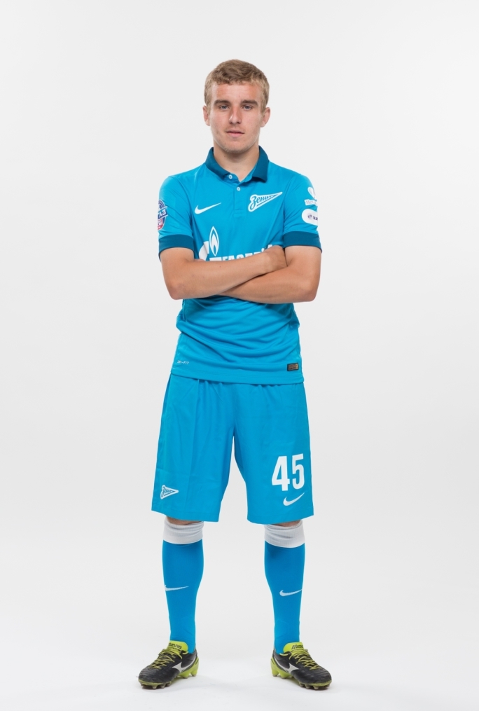 Фотосессия футболистов и тренеров молодежной команды «Зенита»