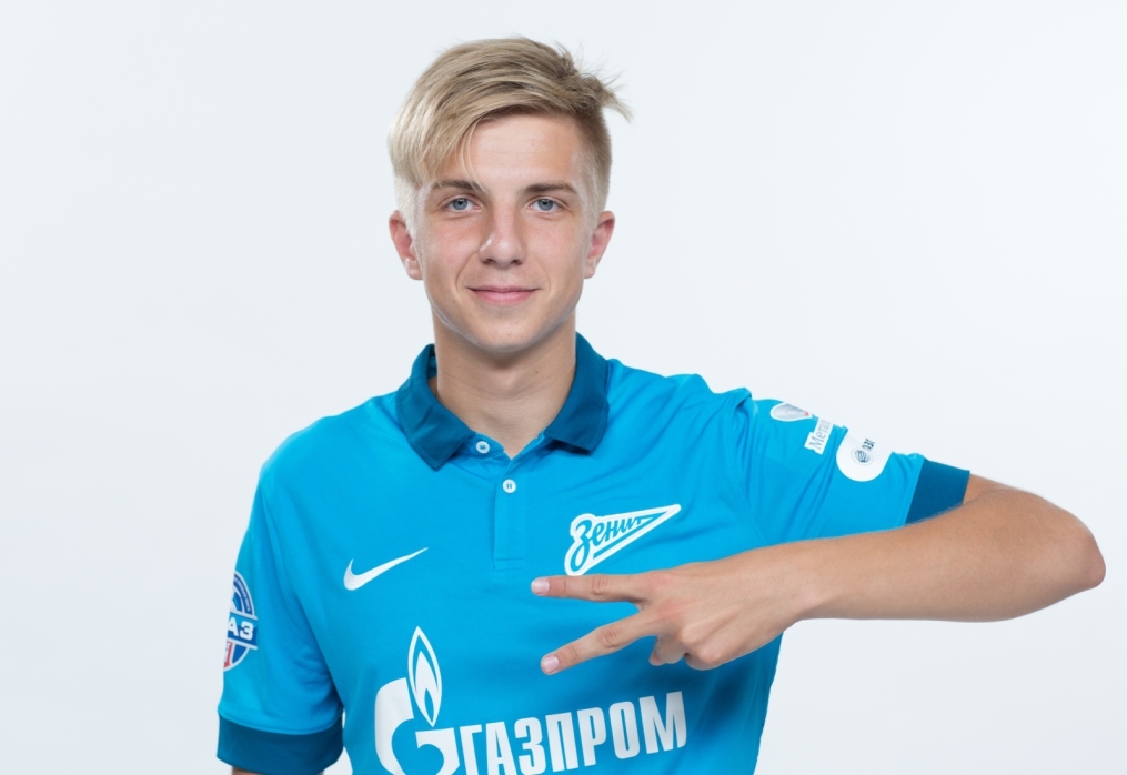 Фотосессия футболистов и тренеров молодежной команды «Зенита»