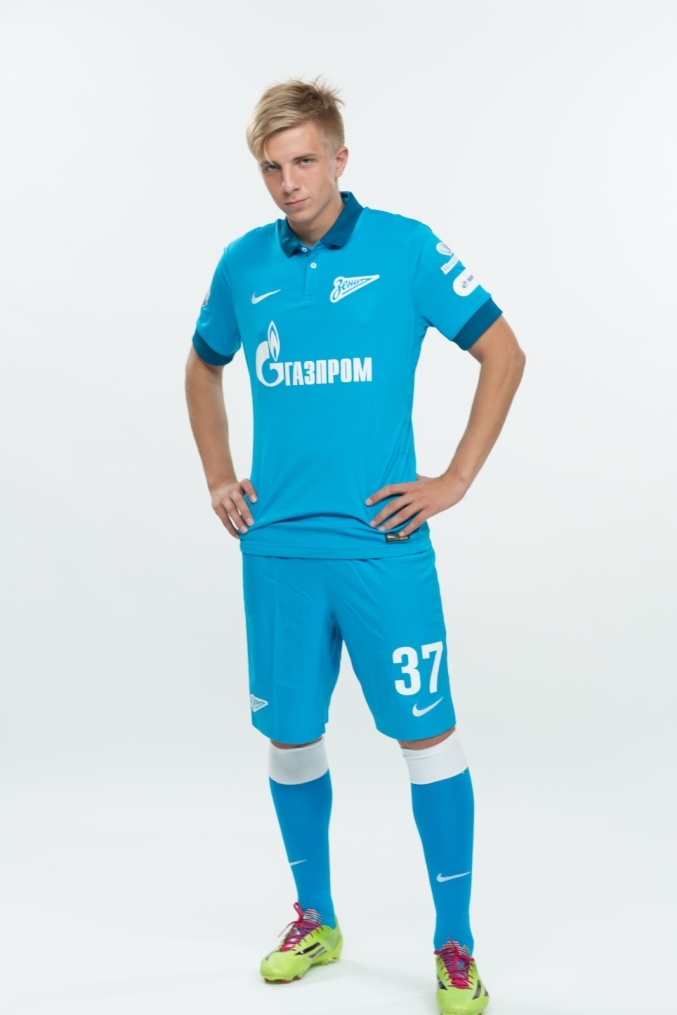 Фотосессия футболистов и тренеров молодежной команды «Зенита»