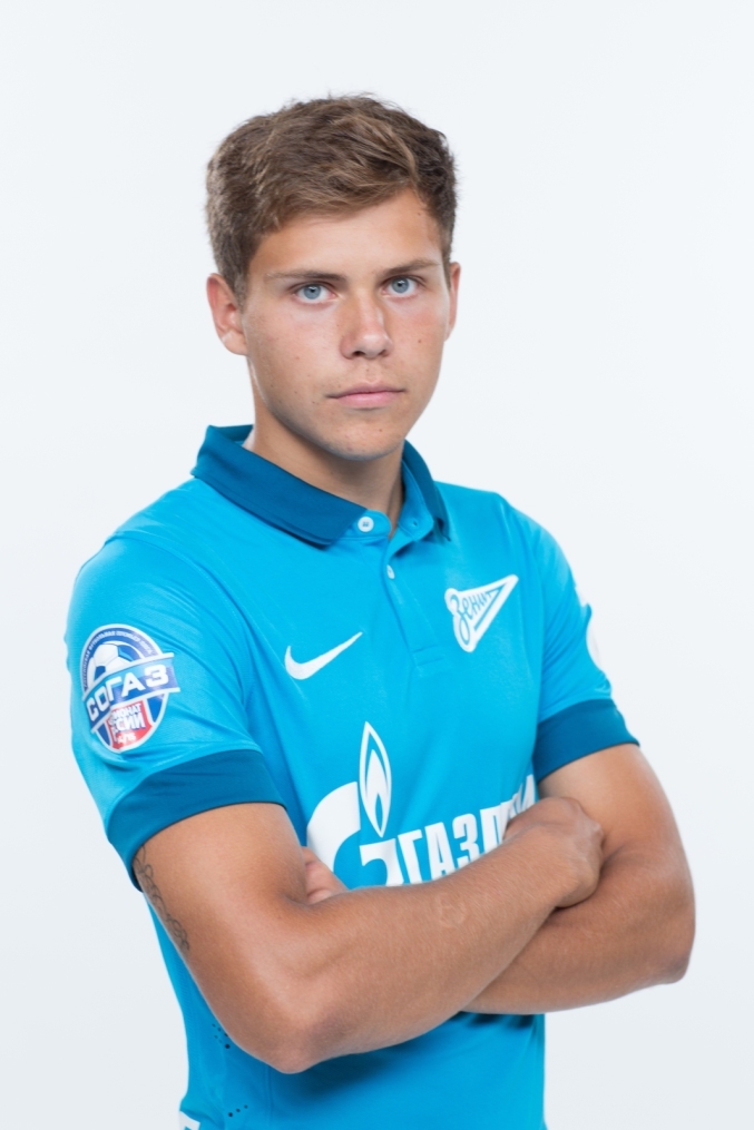 Фотосессия футболистов и тренеров молодежной команды «Зенита»