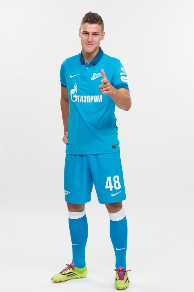 Фотосессия футболистов и тренеров молодежной команды «Зенита»