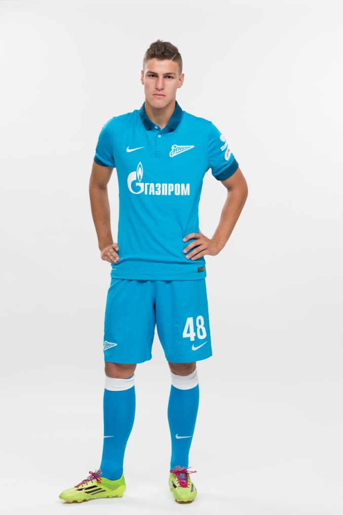 Фотосессия футболистов и тренеров молодежной команды «Зенита»