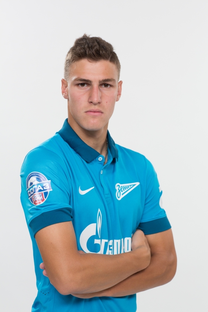 Фотосессия футболистов и тренеров молодежной команды «Зенита»