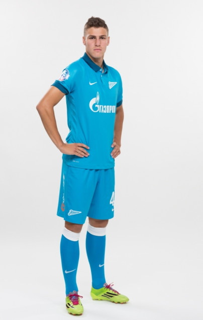 Фотосессия футболистов и тренеров молодежной команды «Зенита»