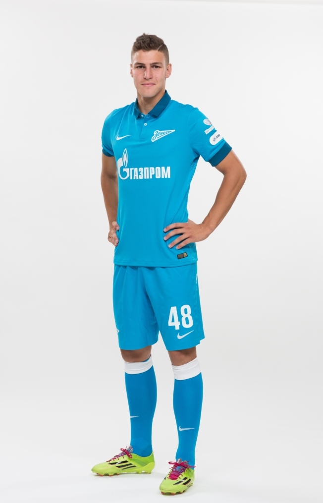 Фотосессия футболистов и тренеров молодежной команды «Зенита»