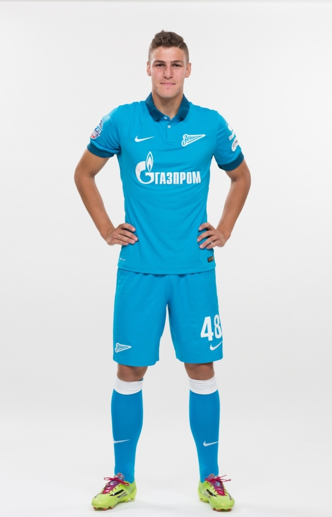 Фотосессия футболистов и тренеров молодежной команды «Зенита»