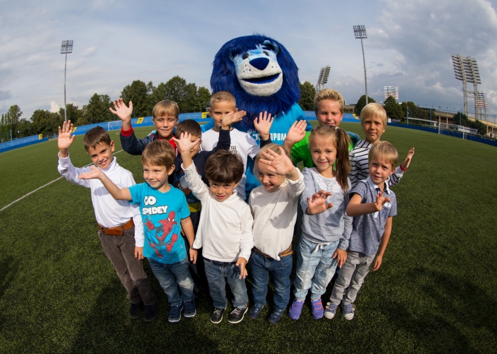 Дети из группы поддержки «Зенит Фан»