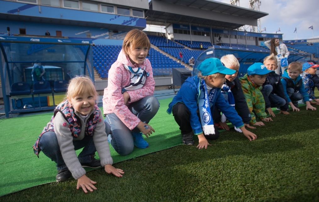 Дети из группы поддержки «Зенит Фан» на матче «Зенит» — «Динамо»