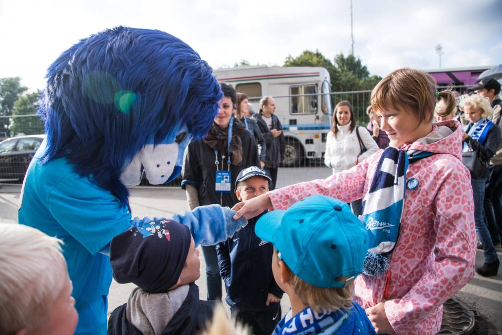 Дети из группы поддержки «Зенит Фан» на матче «Зенит» — «Динамо»