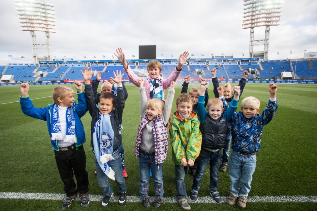 Дети из группы поддержки «Зенит Фан» на матче «Зенит» — «Динамо»
