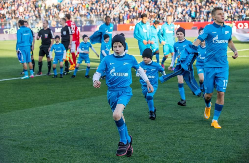 Слабовидящие дети вывели игроков «Зенита»  на матче  «Зенит» — «Спартак»
