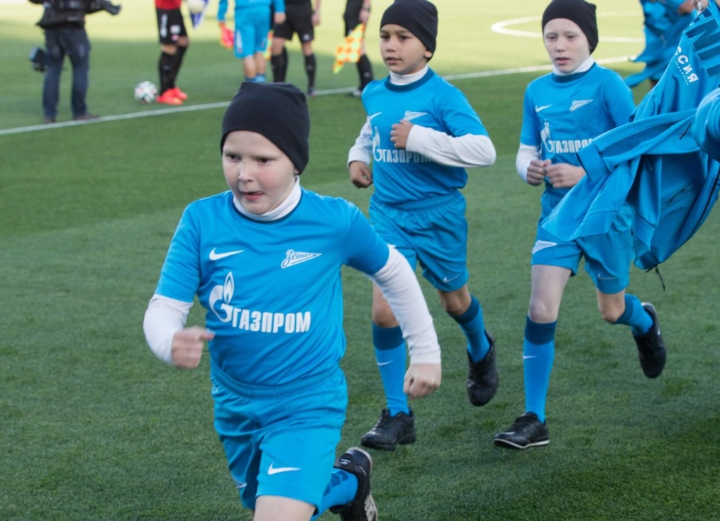 Слабовидящие дети вывели игроков «Зенита»  на матче  «Зенит» — «Спартак»