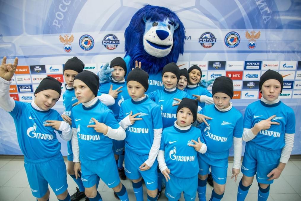 Слабовидящие дети вывели игроков «Зенита»  на матче  «Зенит» — «Спартак»