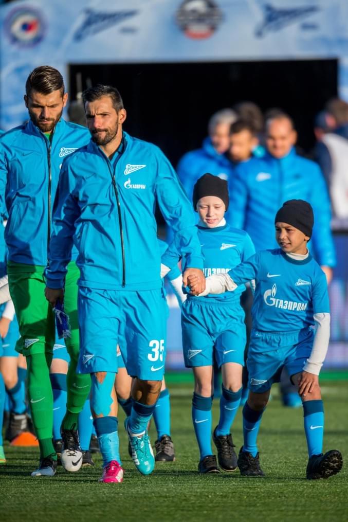 Слабовидящие дети вывели игроков «Зенита»  на матче  «Зенит» — «Спартак»