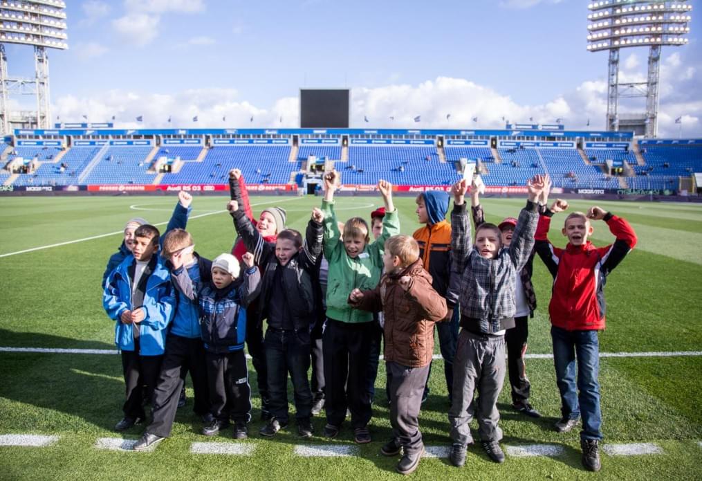 Слабовидящие дети вывели игроков «Зенита»  на матче  «Зенит» — «Спартак»