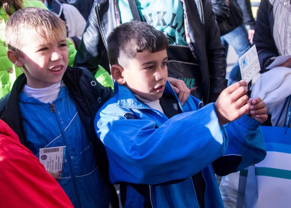 Слабовидящие дети вывели игроков «Зенита»  на матче  «Зенит» — «Спартак»