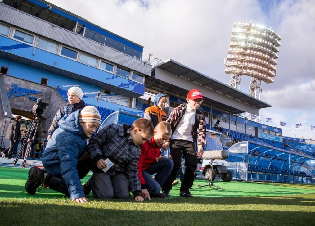 Слабовидящие дети вывели игроков «Зенита»  на матче  «Зенит» — «Спартак»