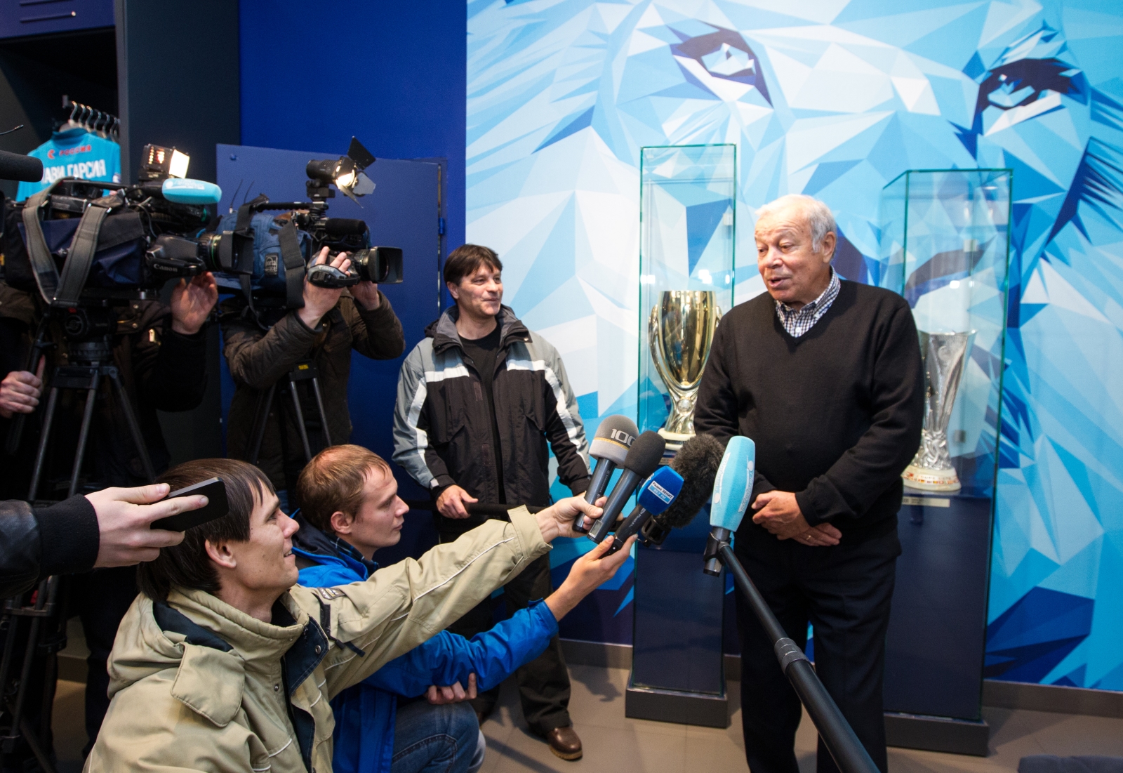 Открытие выставки к юбилею Станислава Завидонова