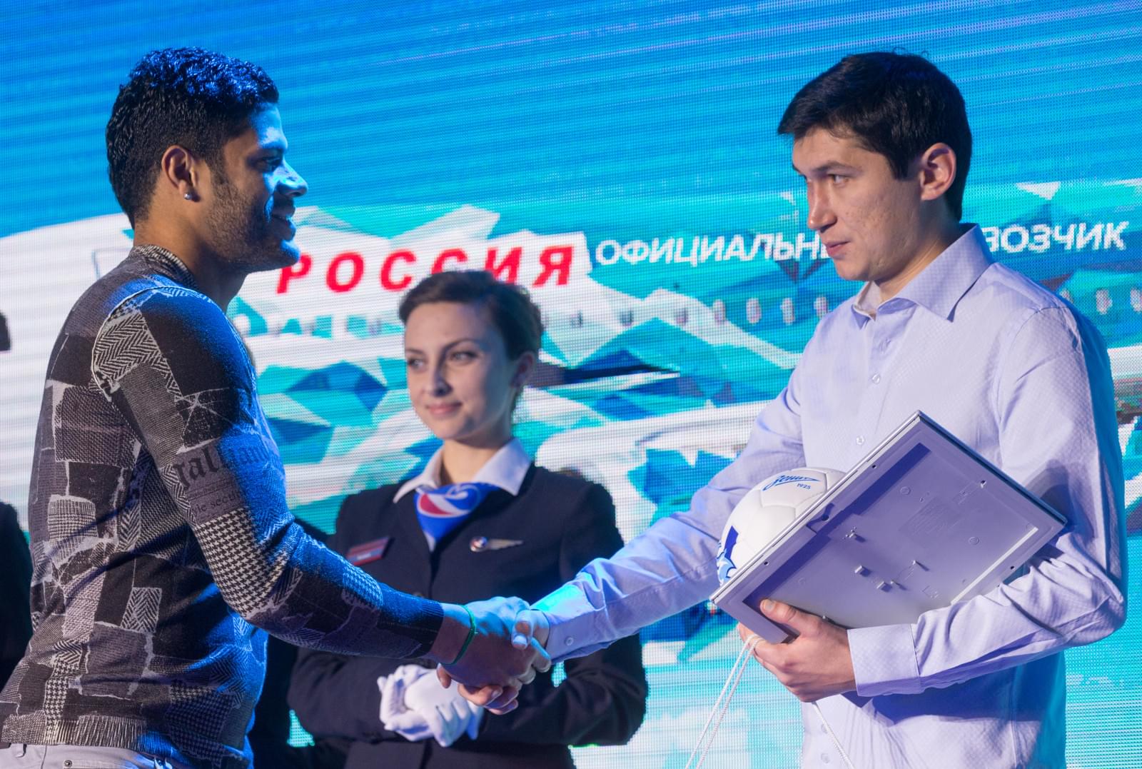 Авиакомпания «Россия» и «Зенит» представили  клубный самолет