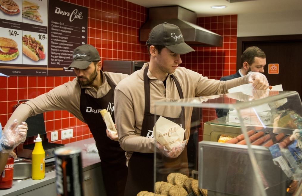 Николас Ломбертс и Юрий Лодыгин в акции «Газпром-нефть» — «Звездный шеф-повар»