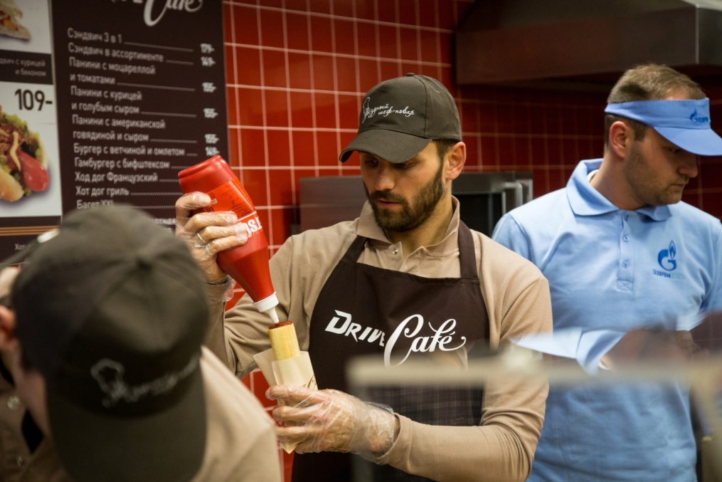 Николас Ломбертс и Юрий Лодыгин в акции «Газпром-нефть» — «Звездный шеф-повар»