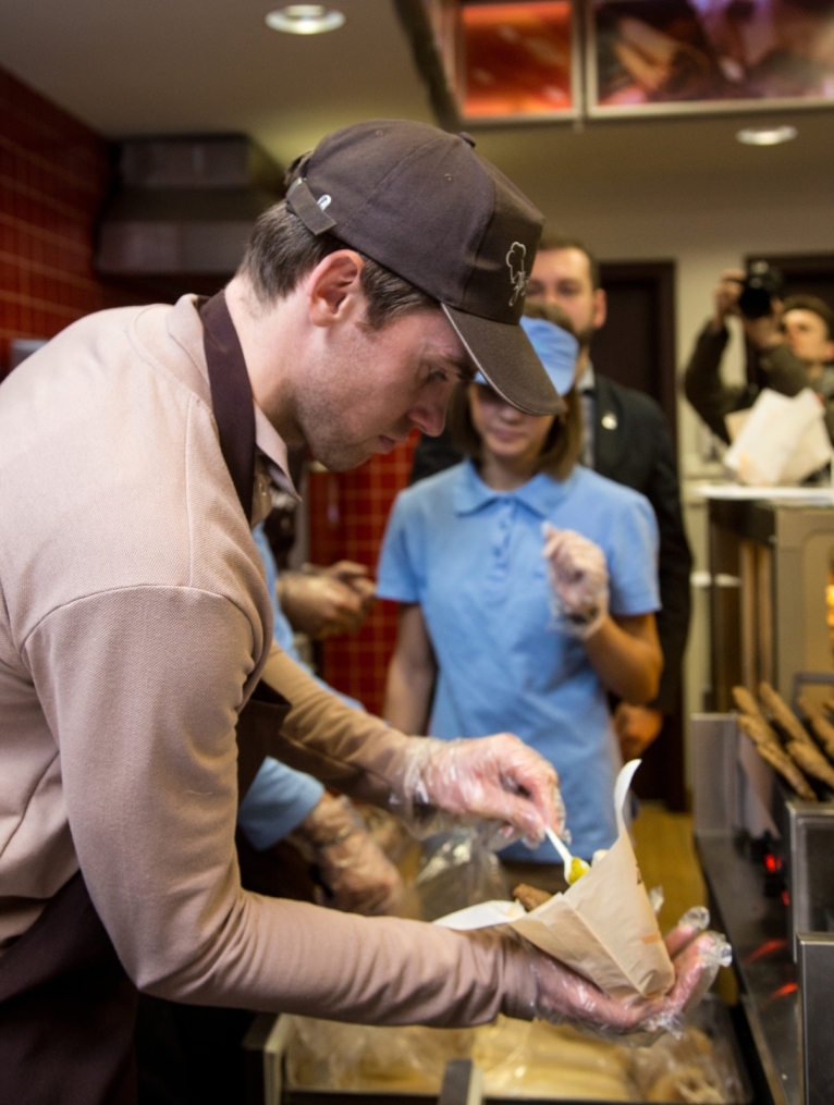 Николас Ломбертс и Юрий Лодыгин в акции «Газпром-нефть» — «Звездный шеф-повар»