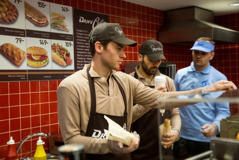 Николас Ломбертс и Юрий Лодыгин в акции «Газпром-нефть» — «Звездный шеф-повар»