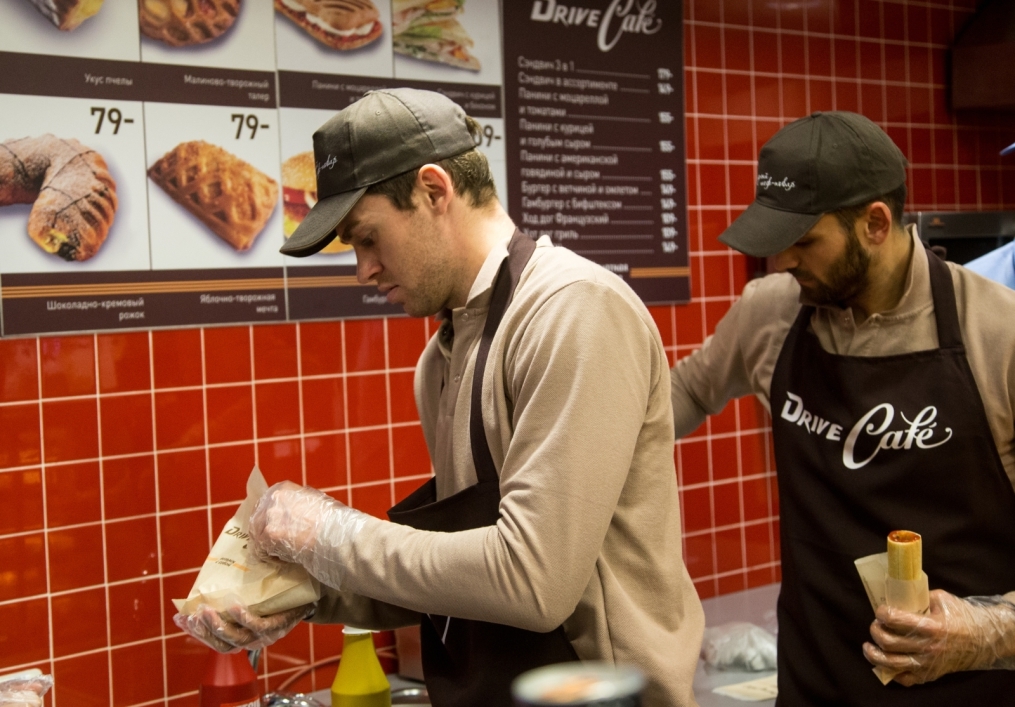 Николас Ломбертс и Юрий Лодыгин в акции «Газпром-нефть» — «Звездный шеф-повар»