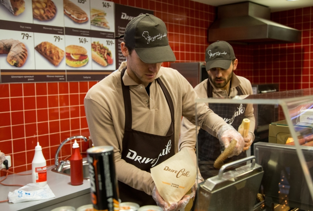 Николас Ломбертс и Юрий Лодыгин в акции «Газпром-нефть» — «Звездный шеф-повар»