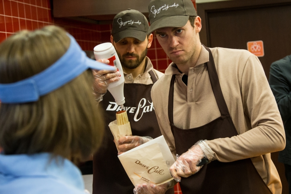 Николас Ломбертс и Юрий Лодыгин в акции «Газпром-нефть» — «Звездный шеф-повар»