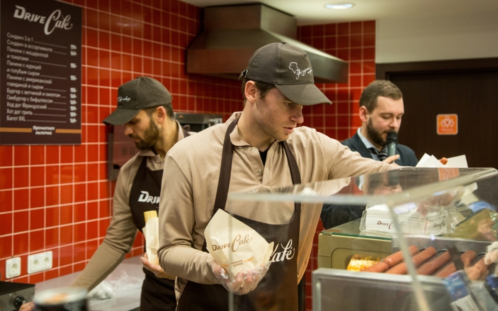 Николас Ломбертс и Юрий Лодыгин в акции «Газпром-нефть» — «Звездный шеф-повар»