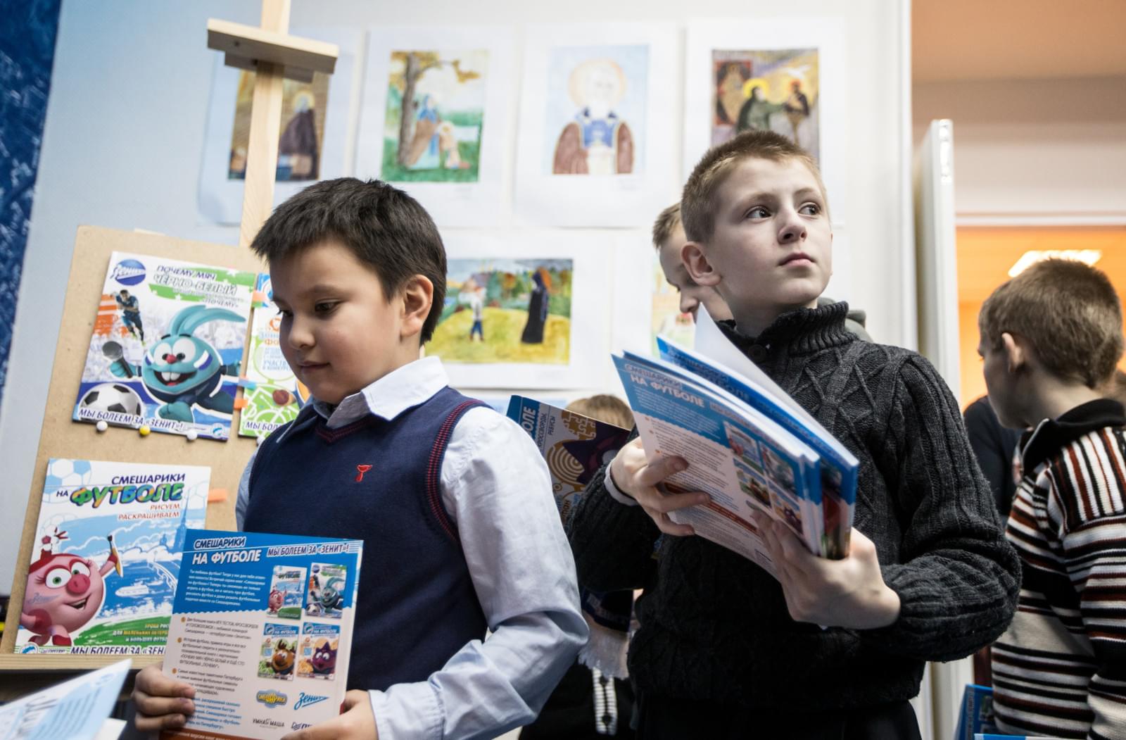 Сергей Семак на презентации книжек со «Смешариками»