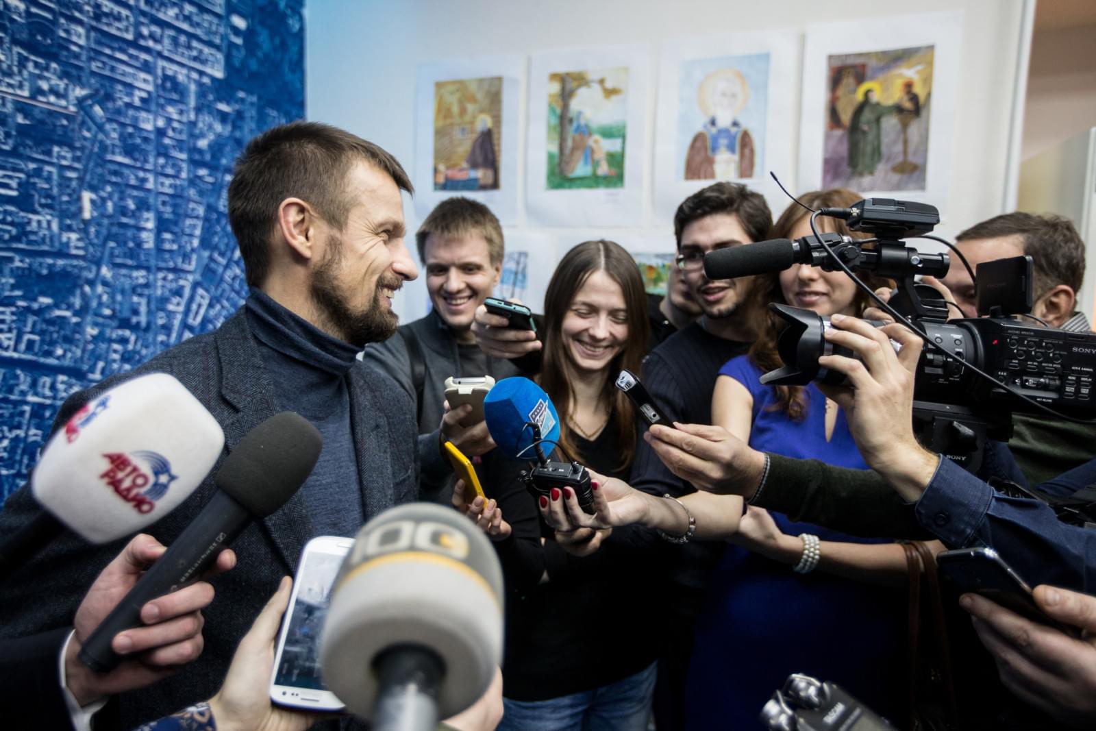 Сергей Семак на презентации книжек со «Смешариками»