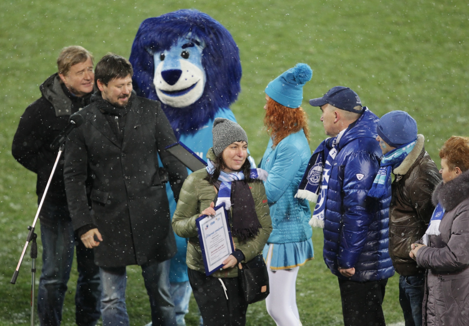 Воспитанники детских домов поддержали «Зенит» на «Петровском»