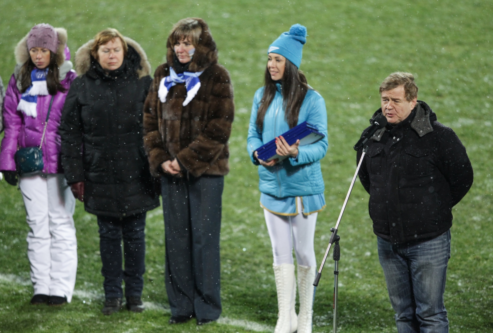 Воспитанники детских домов поддержали «Зенит» на «Петровском»