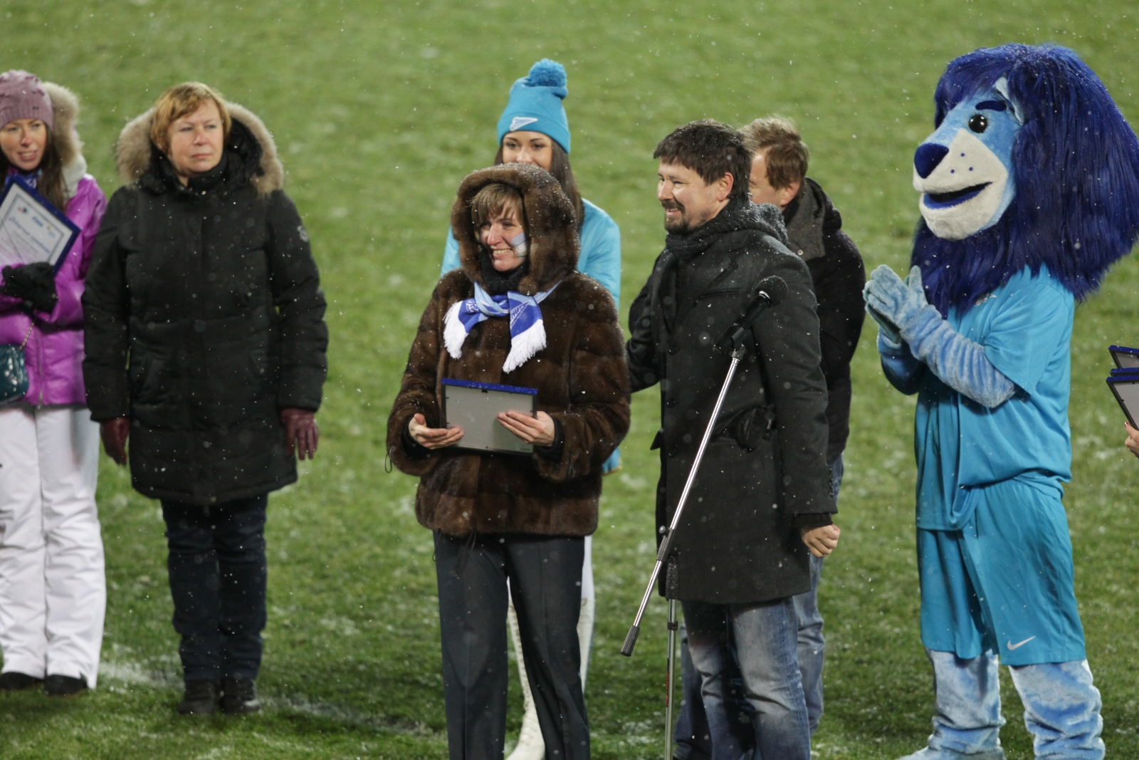 Воспитанники детских домов поддержали «Зенит» на «Петровском»