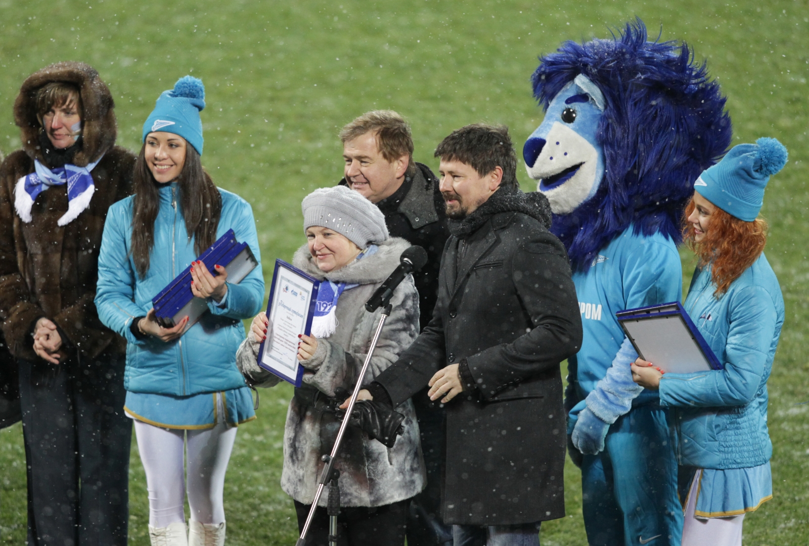 Воспитанники детских домов поддержали «Зенит» на «Петровском»