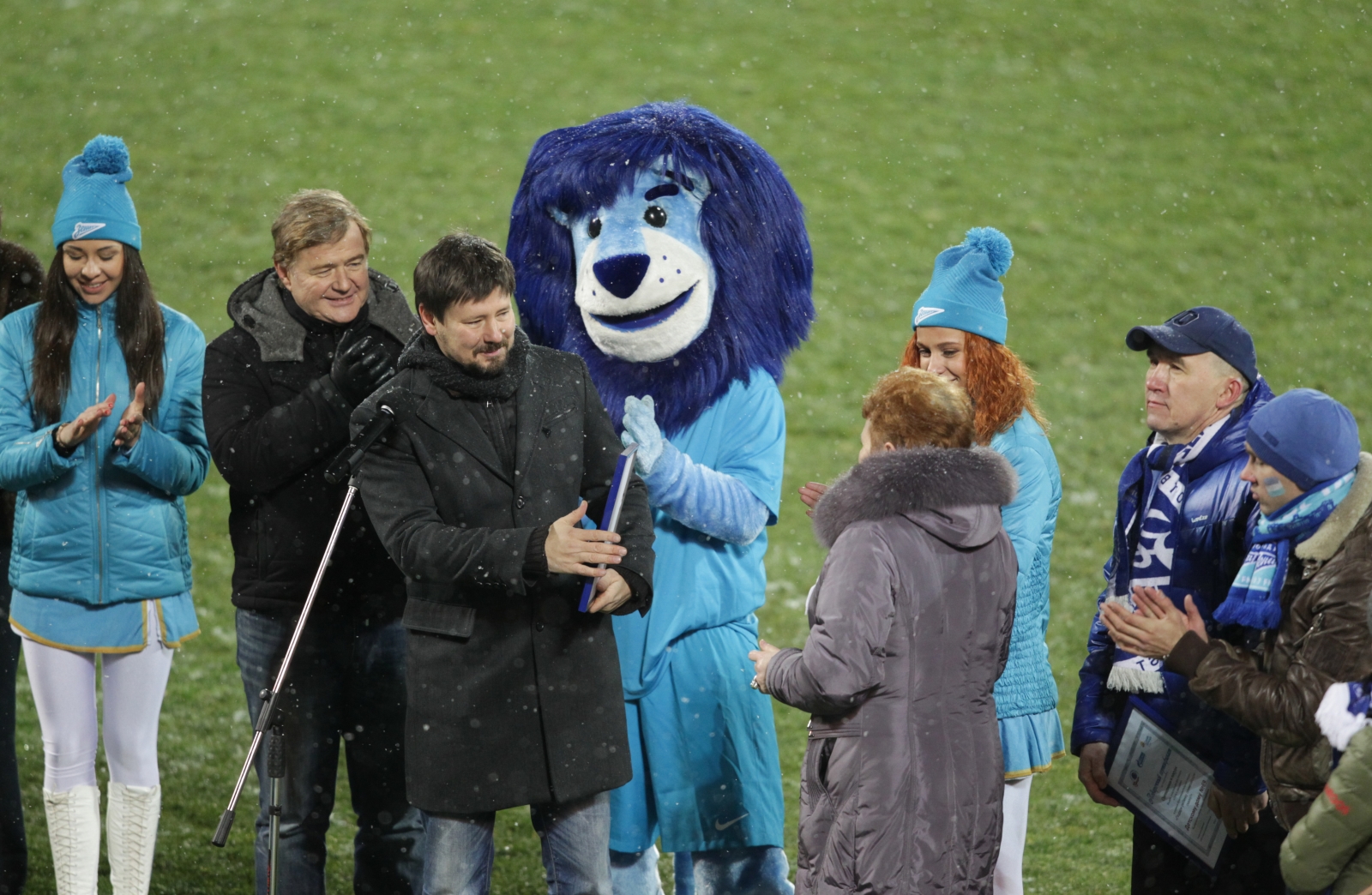 Воспитанники детских домов поддержали «Зенит» на «Петровском»