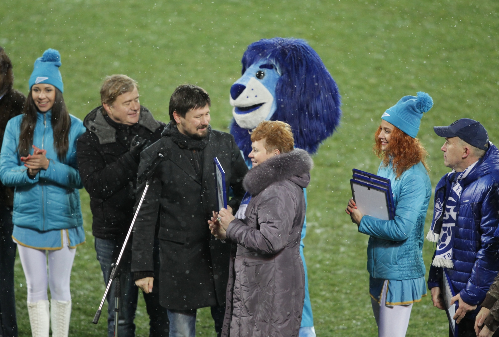 Воспитанники детских домов поддержали «Зенит» на «Петровском»