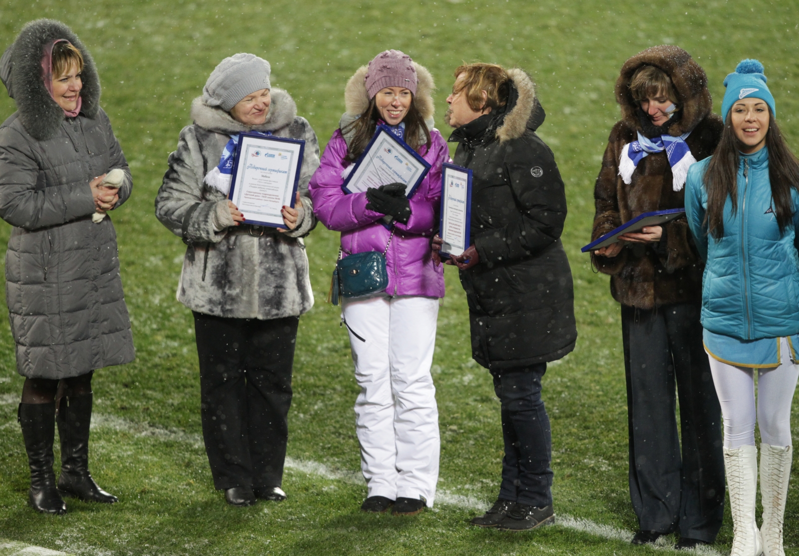 Воспитанники детских домов поддержали «Зенит» на «Петровском»