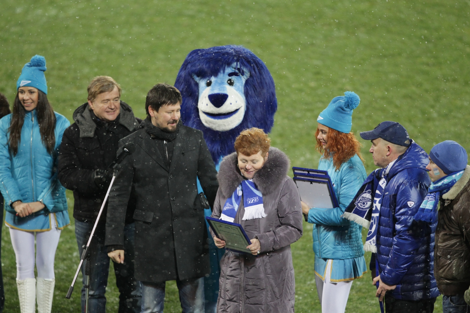 Воспитанники детских домов поддержали «Зенит» на «Петровском»