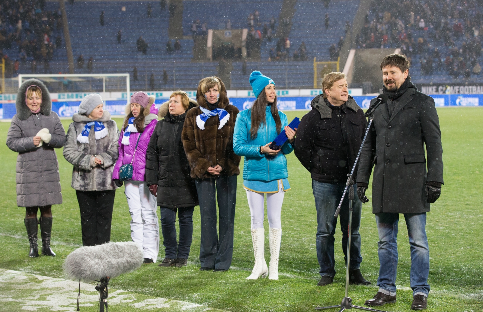 Воспитанники детских домов поддержали «Зенит» на «Петровском»