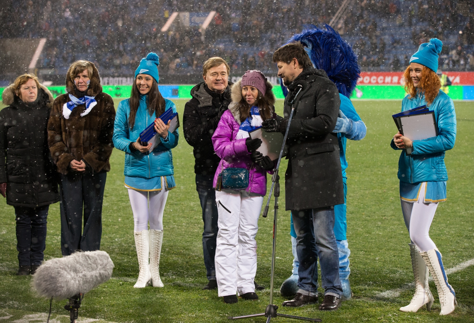 Воспитанники детских домов поддержали «Зенит» на «Петровском»