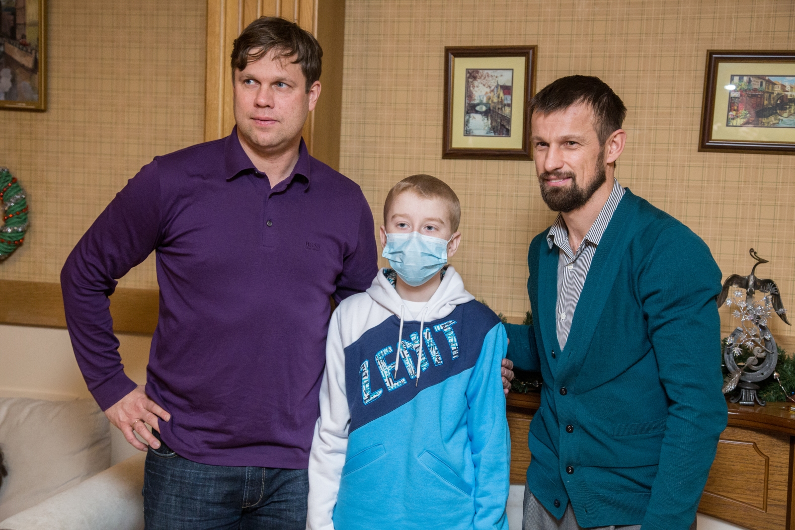 Вице-губернатор Петербурга и тренеры «Зенита» поздравили детей из «Детского хосписа» с Новым Годом