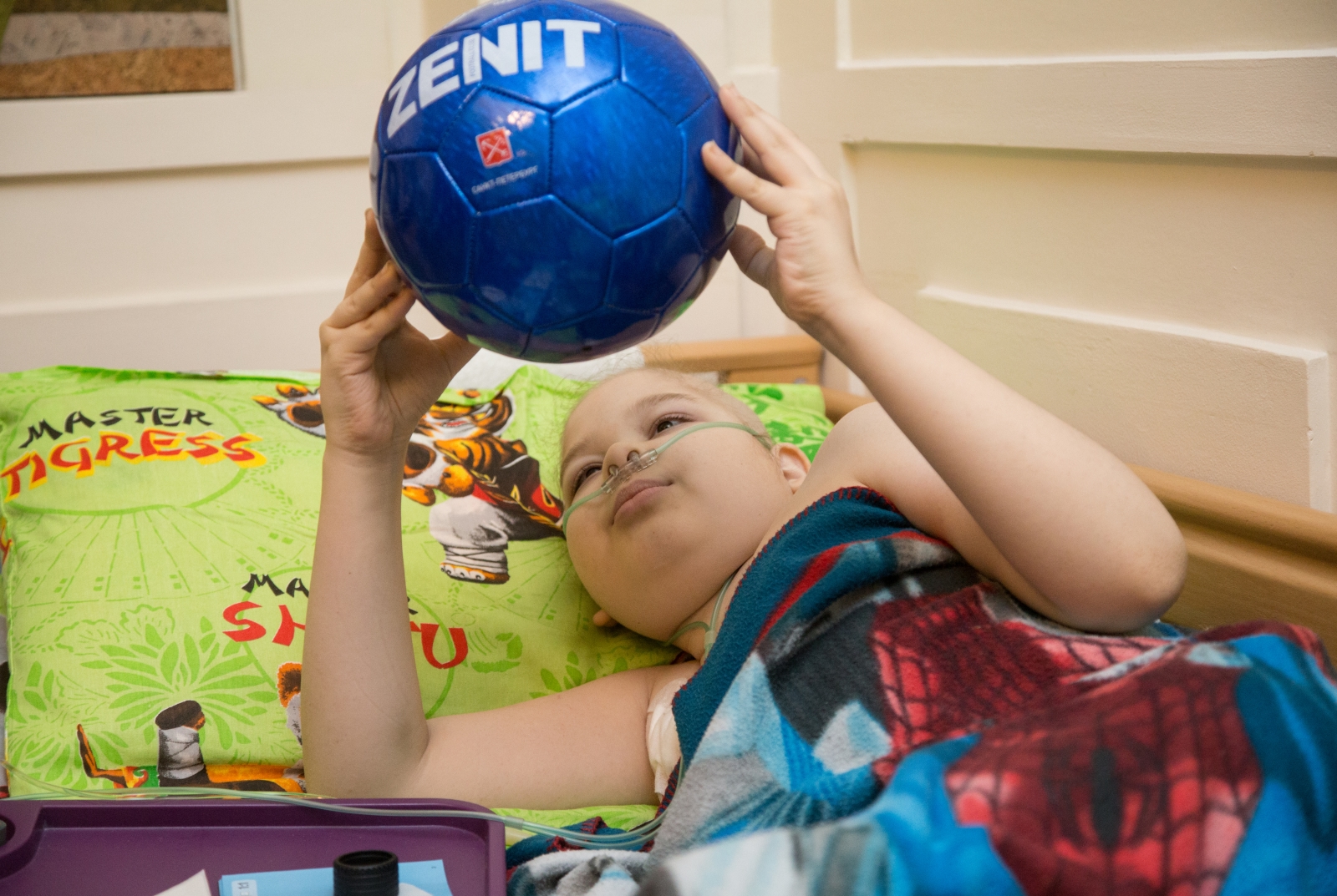 Вице-губернатор Петербурга и тренеры «Зенита» поздравили детей из «Детского хосписа» с Новым Годом