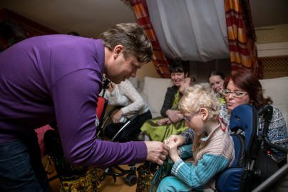Вице-губернатор Петербурга и тренеры «Зенита» поздравили детей из «Детского хосписа» с Новым Годом