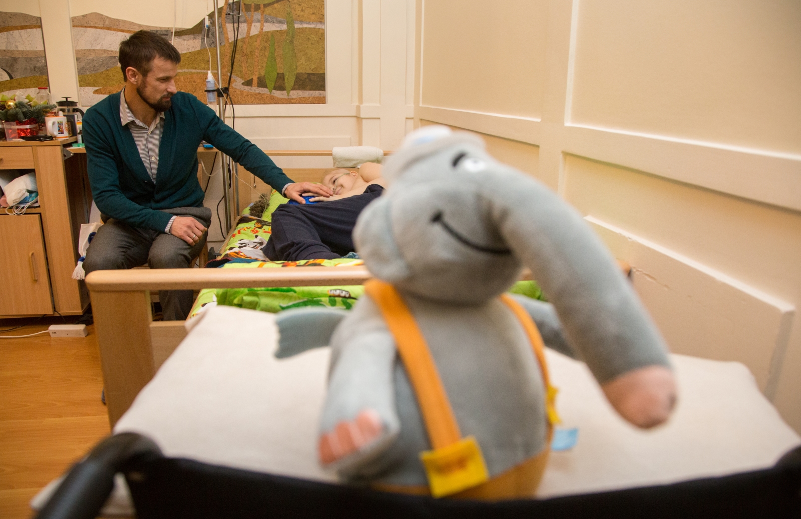 Вице-губернатор Петербурга и тренеры «Зенита» поздравили детей из «Детского хосписа» с Новым Годом