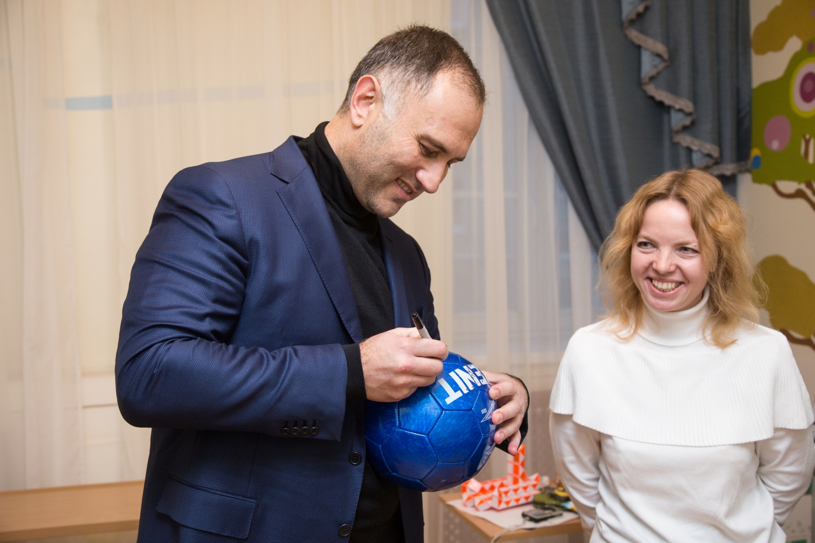 Вице-губернатор Петербурга и тренеры «Зенита» поздравили детей из «Детского хосписа» с Новым Годом