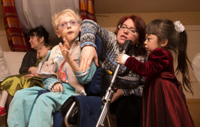 Вице-губернатор Петербурга и тренеры «Зенита» поздравили детей из «Детского хосписа» с Новым Годом