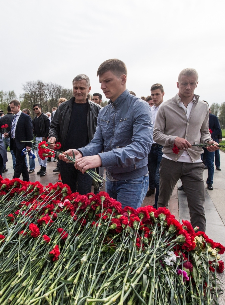 «Зенит» на Пискаревском мемориале